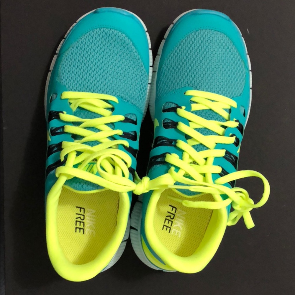 Nike Brand new green and neon yellow sneakers